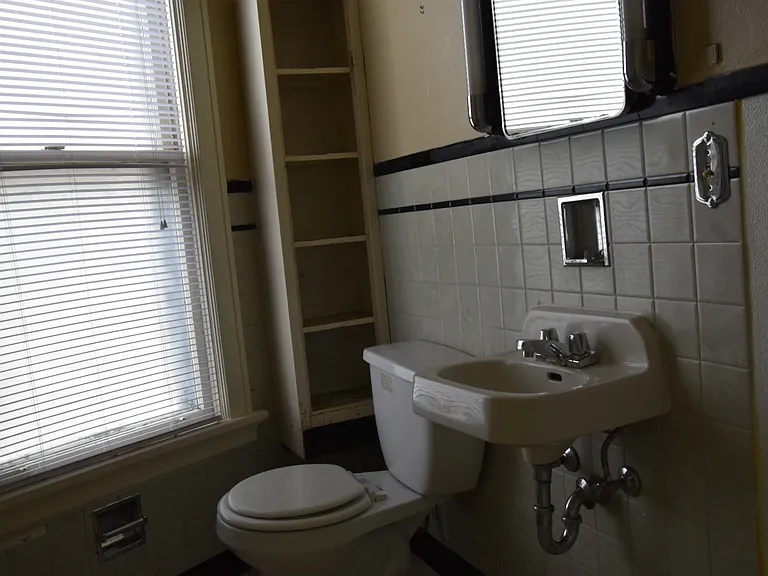 214 W Gilman St #3 — Photo 4