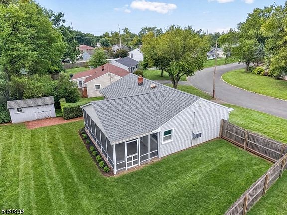 4th image of 28 Harry Rd