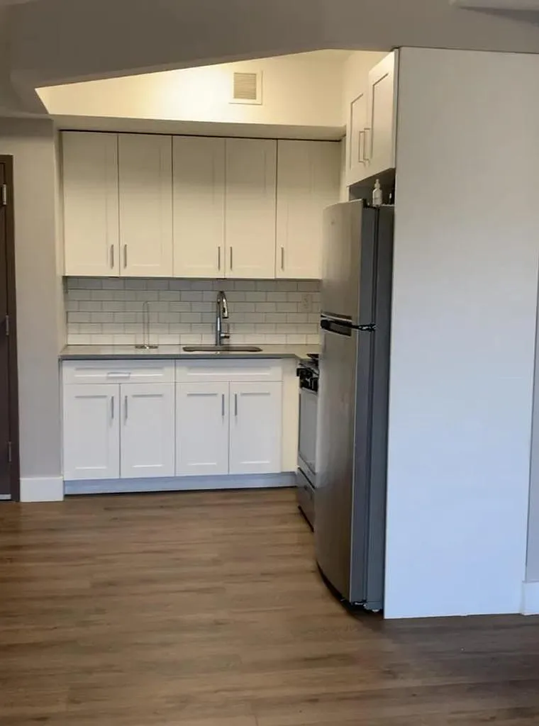 2 bed, 800 sqft, $3,000 — Photo 1