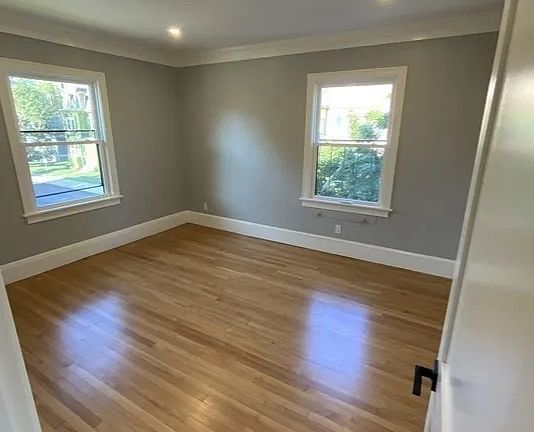 4th image of 50 E Clinton St #2