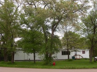 606 W 4th St, Woonsocket, SD 57385