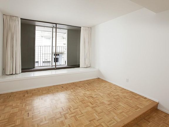 4th image of 153 Varennes St
