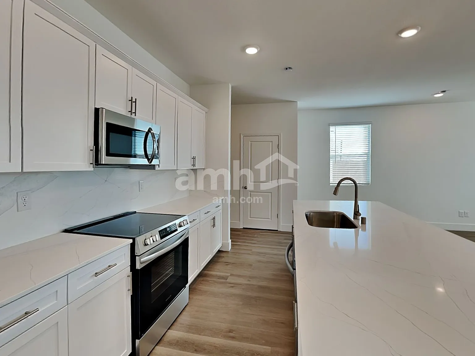 4 bed, 3.0 bath, 2239 sqft, $2,725 — Photo 3