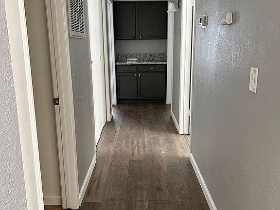 4th image of 816 Capehart Ct APT A