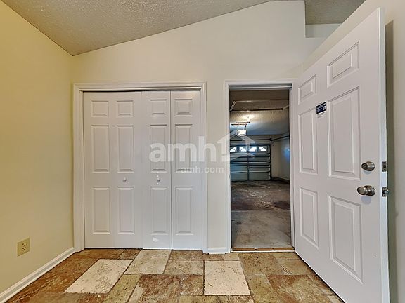 5th image of 537 Summit Dr