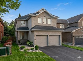 20 Remembrance Cres, Ottawa, ON K1G6N4