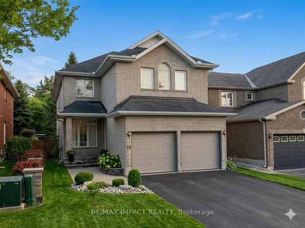 20 Remembrance Cres, Ottawa, ON K1G 6N4