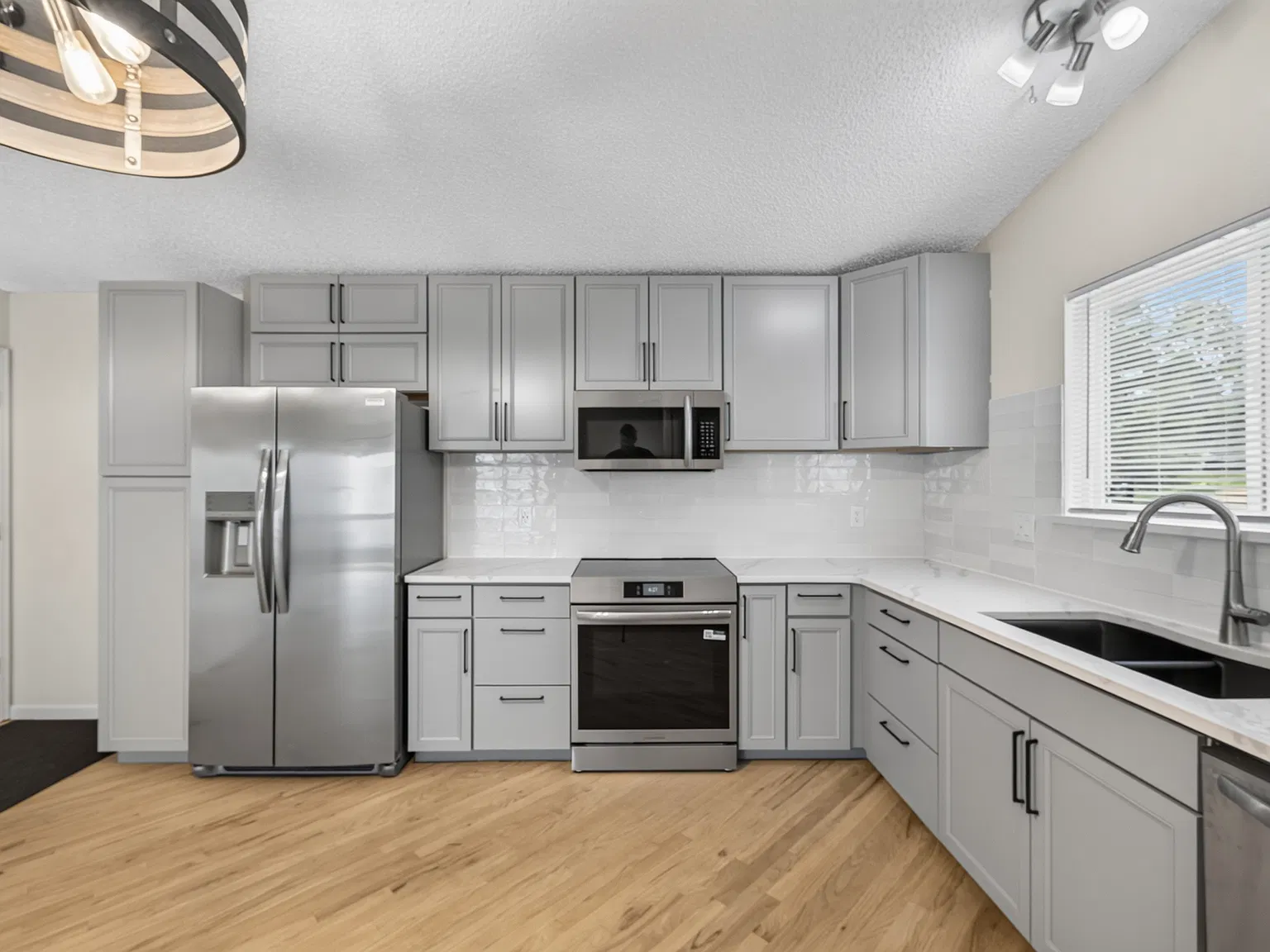 3 bed, 1750 sqft, $2,300 — Photo 4
