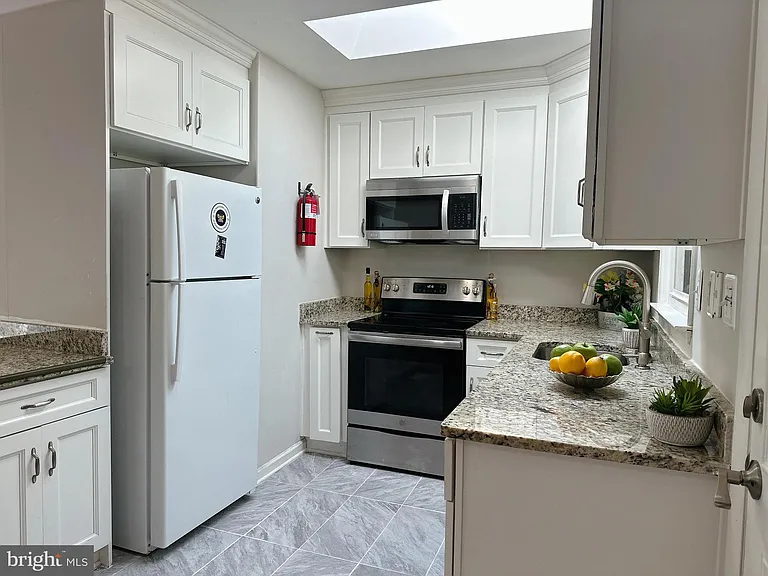 6732 Harrison Ln — Photo 12