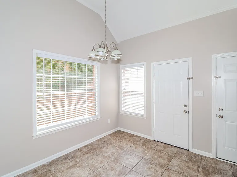 607 Ashley Glen Cir E — Photo 7
