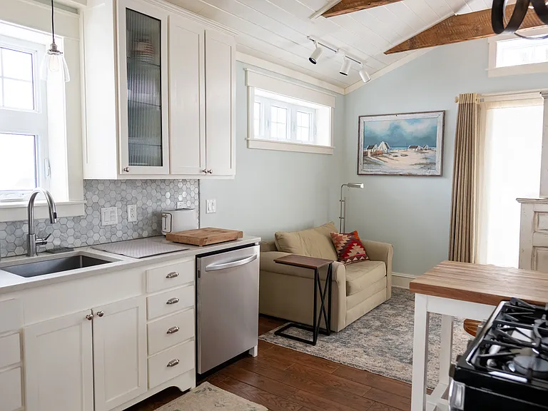 2737 Malletts Bay Ave #B — Photo 12