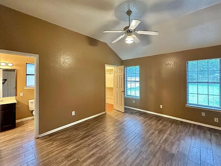 3805 Sawtooth Dr — Photo 10