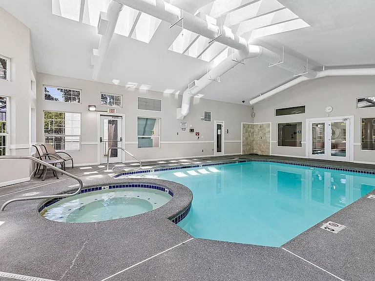 Waterford Apartments — Photo 15