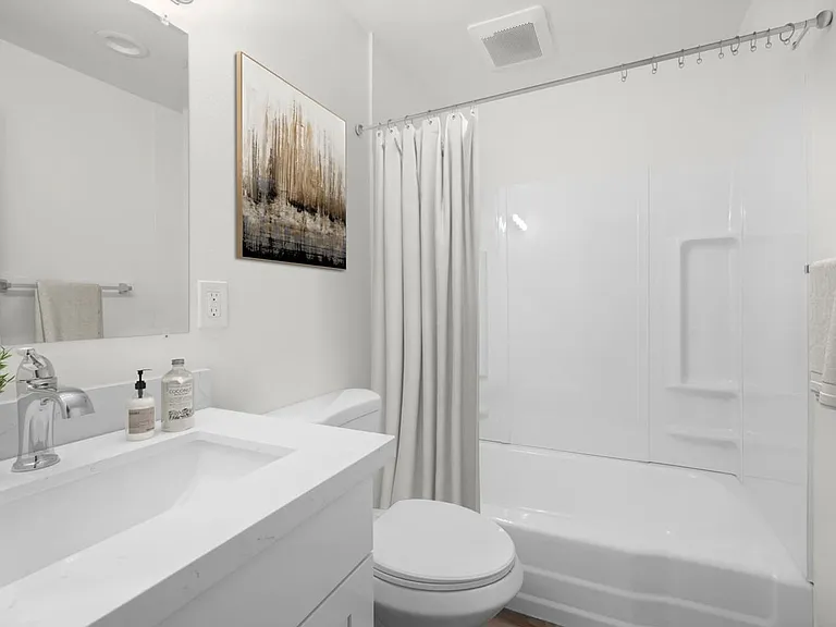 5616 University Way NE — Photo 5
