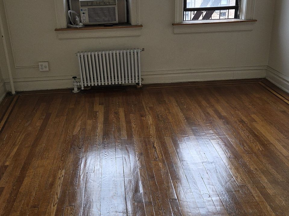 2nd image of 3118 Crescent St #C2