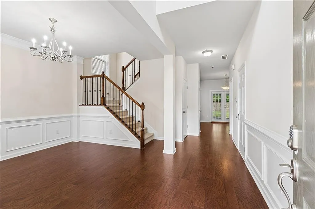 4 bed, 2.5 bath, 2522 sqft, $3,500 — Photo 3