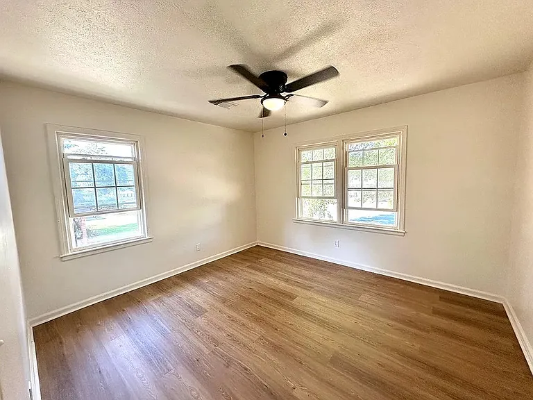 352 Henson Dr — Photo 5