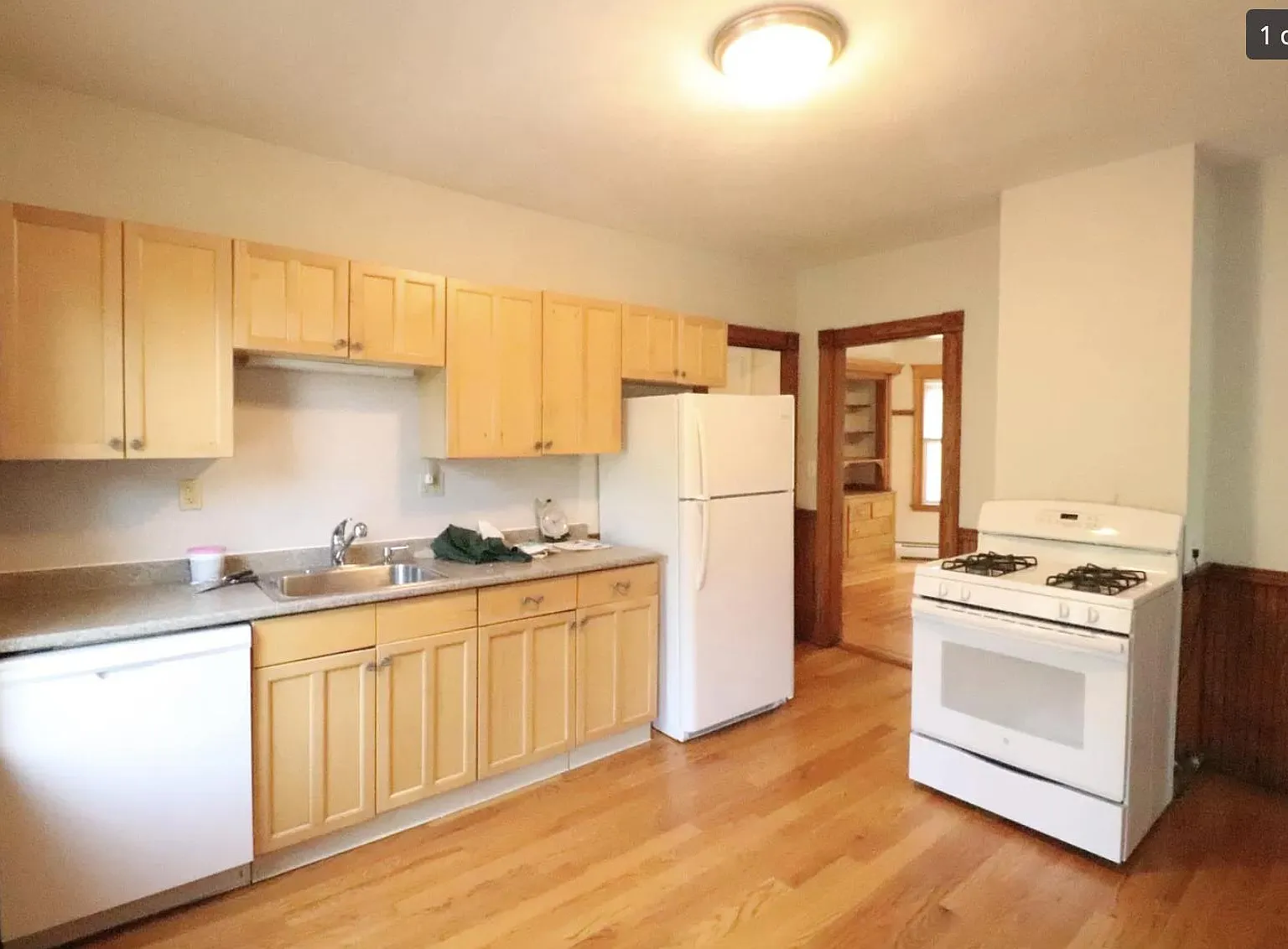 3 bed, 1300 sqft, $4,200 — Photo 1