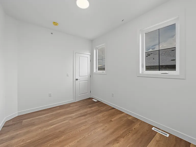 227 26th Ave NE #201 — Photo 22