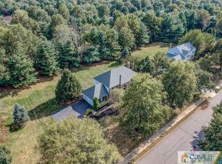 33 Parkview Rd, Cranbury, NJ 08512