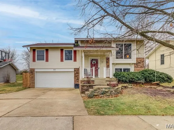 808 Timberfield Dr, Ballwin, MO 63021