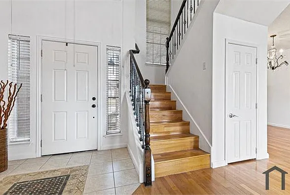 5 bed, 2290 sqft, $3,700 — Photo 4