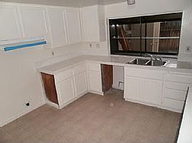 2nd image of 4723 Larwin Ave