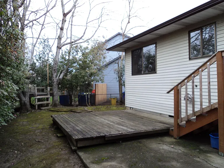 865 NE Scott Ct — Photo 12