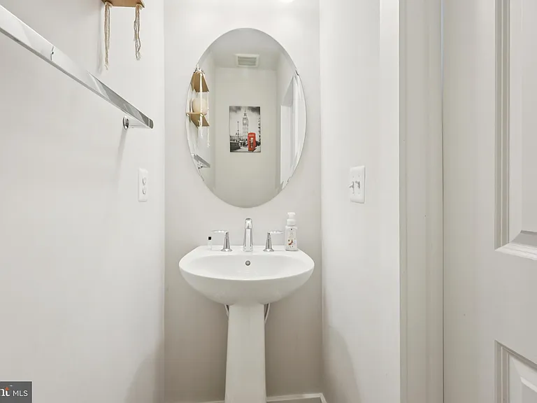 5601 Hyattsville Dr — Photo 14
