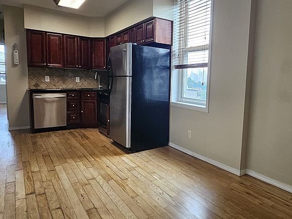 2nd image of 98 Maple St #3A