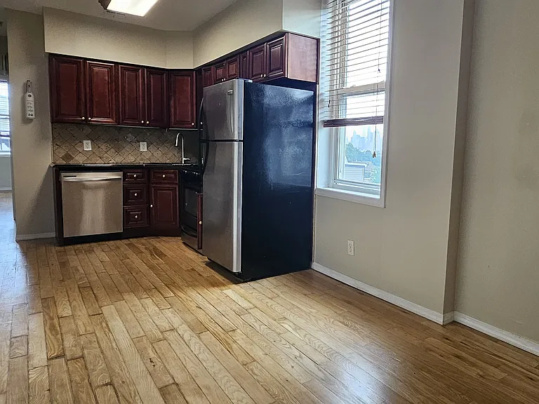 98 Maple St #3A — Photo 2