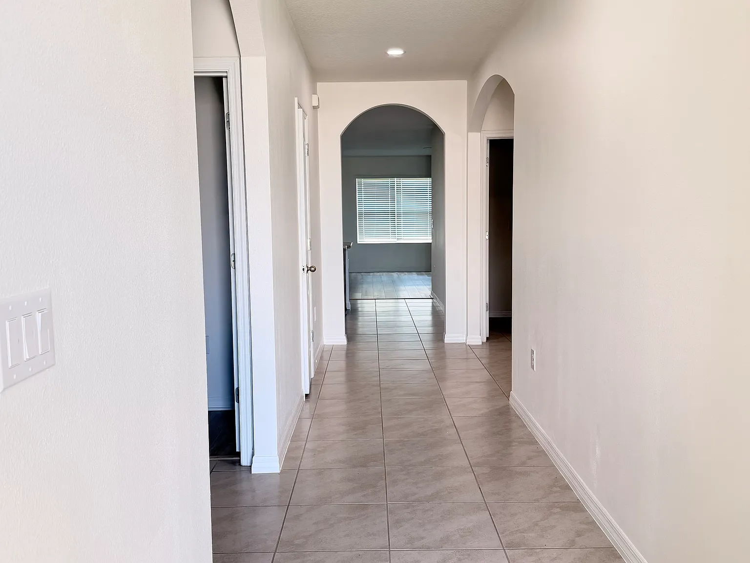 4 bed, 1851 sqft, $2,000 — Photo 2