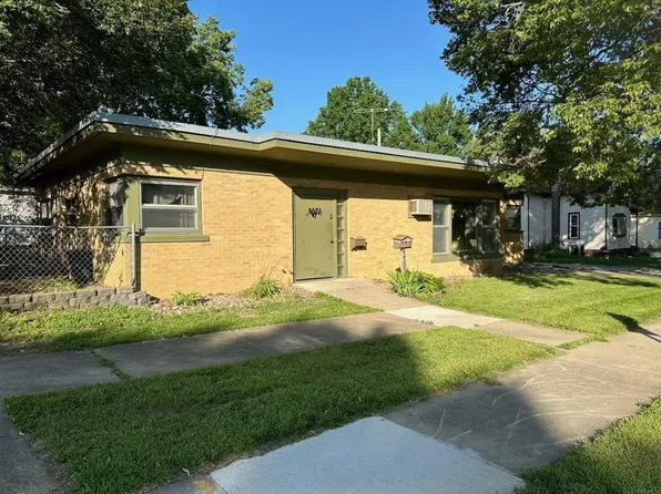 1504 Clark St, Charles City, IA 50616