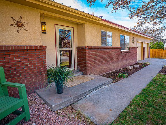 3rd image of 8712 La Barranca Ave NE