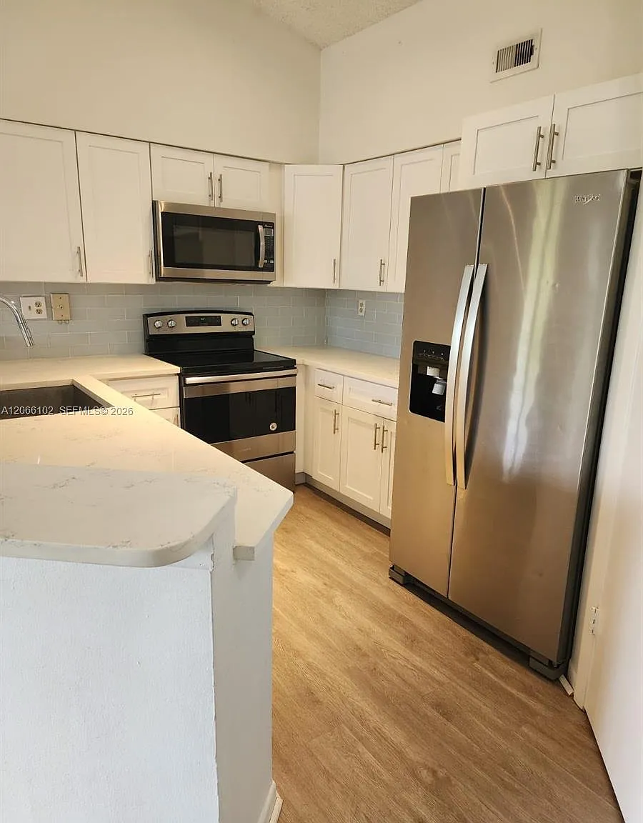 Marina Oaks Condo — Photo 1