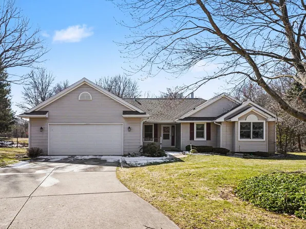 8135 Robinbrook St, Richland, MI 49083