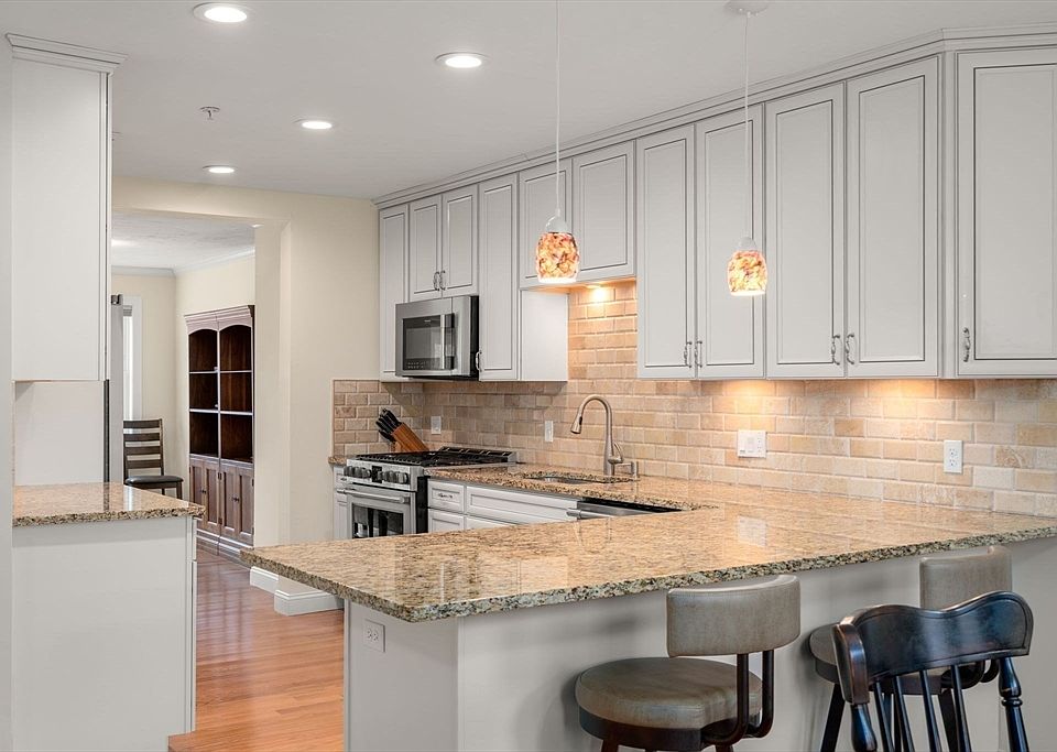 1st image of 60 Lenox St #13