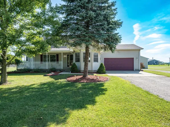 8038 Duquette Rd, Yale, MI 48097