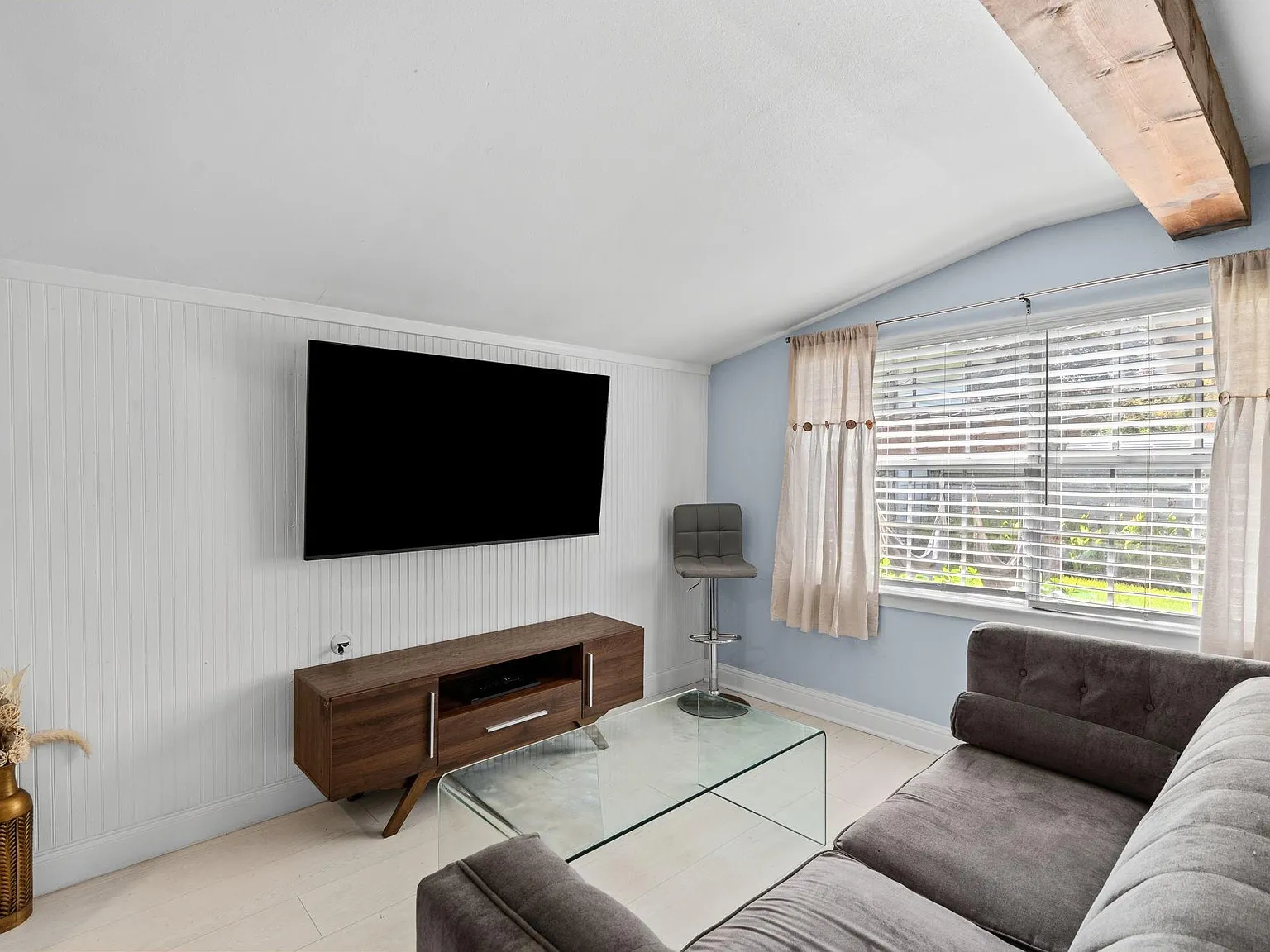1 bed, 1.0 bath, 644 sqft, $1,550 — Photo 2
