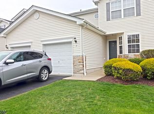 7 Lakeview Dr, Hamburg, NJ 07419