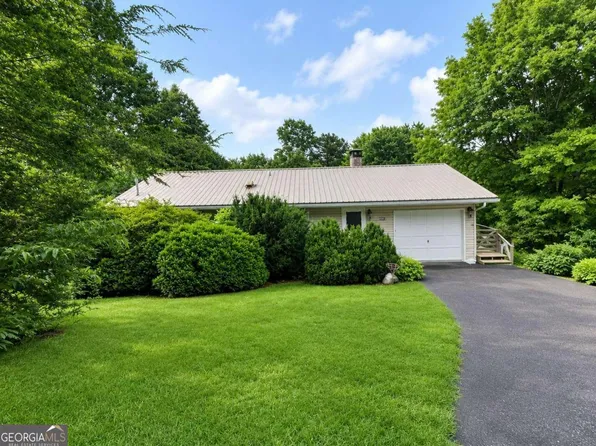 2325 Ridgecrest Cir, Hiawassee, GA 30546