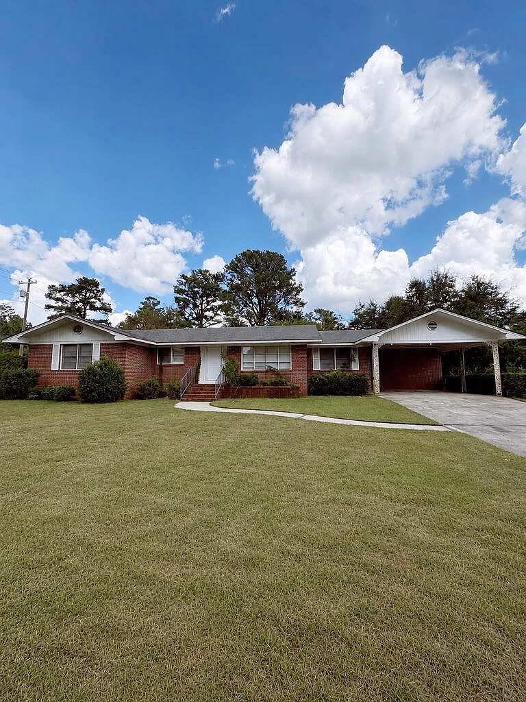 4 bed, 2.5 bath, $1,550 — Photo 1