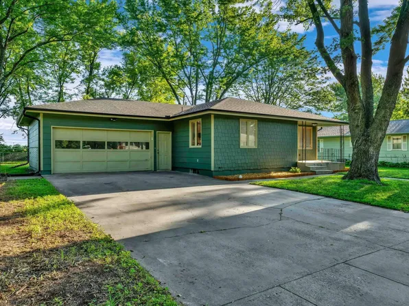 224 Ross Ct, Rossville, KS 66533