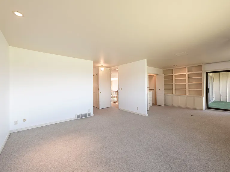 1038 S Oak Hills Way — Photo 17