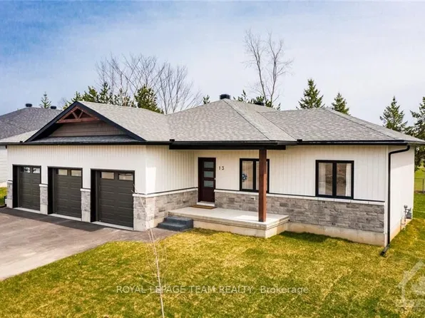 13 Morrison Dr, Whitewater Region, ON K0J 1K0
