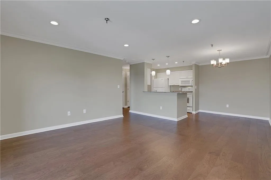 1 bed, 1.0 bath, 760 sqft, $2,458 — Photo 4