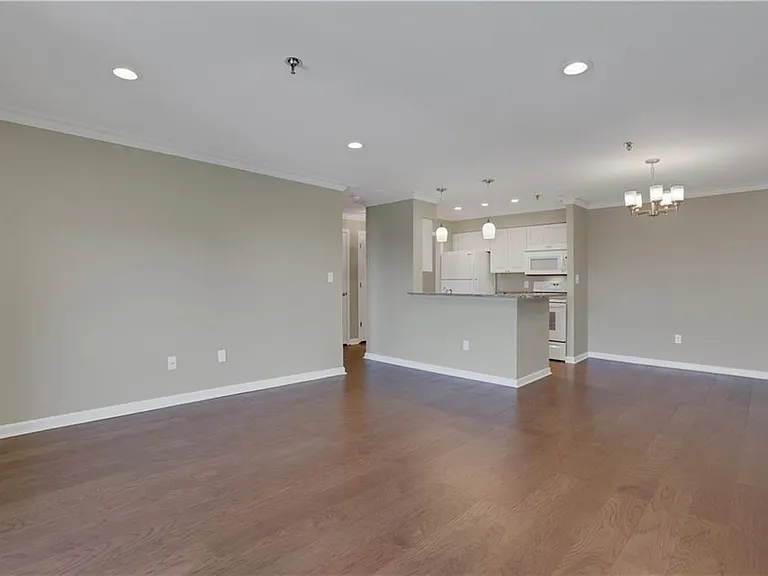 300 Johnson Ferry Rd NE #B902 — Photo 4
