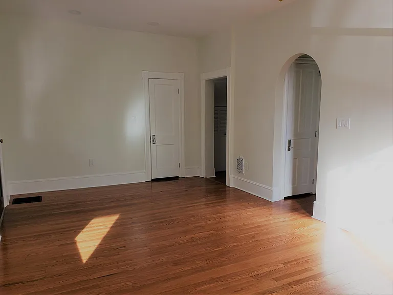 232 W Burke St — Photo 8