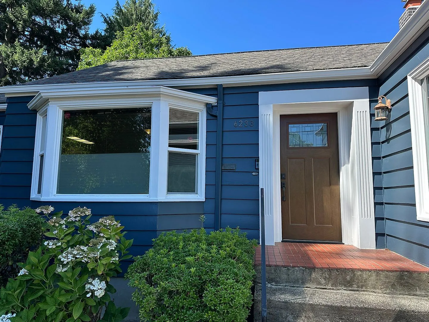 Charming & Remodeled 3 BD / 2 BA Home in Seattle's Bryant Neighborhood — Photo 2