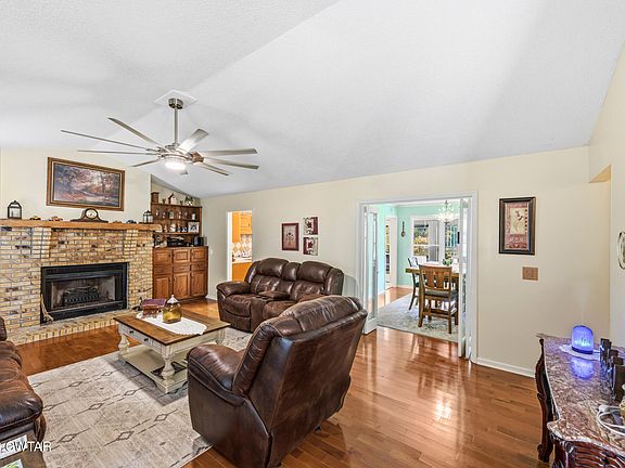 5th image of 45 Crockett Ln